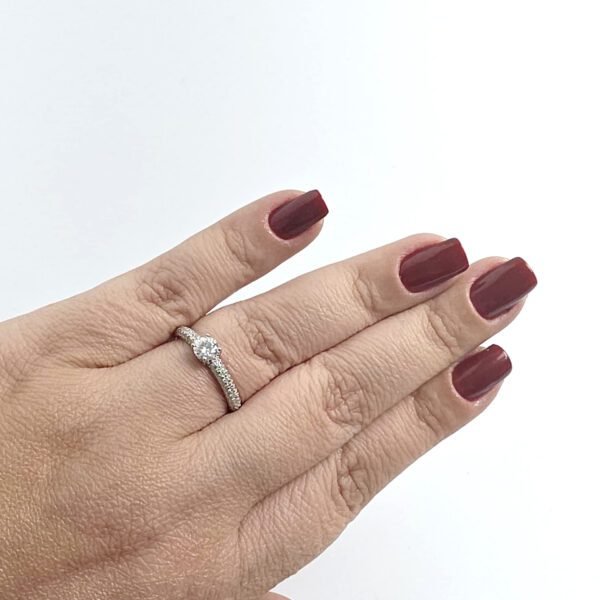 Anel Solitário Cravejado Moissanite