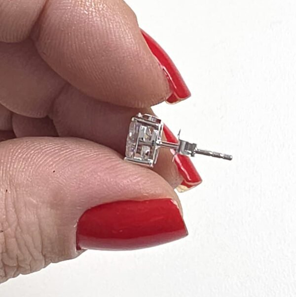 Brinco Moissanite Ponto de Luz - Imagem 4