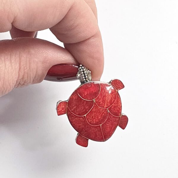 Pingente e Broche Tartaruga Coral